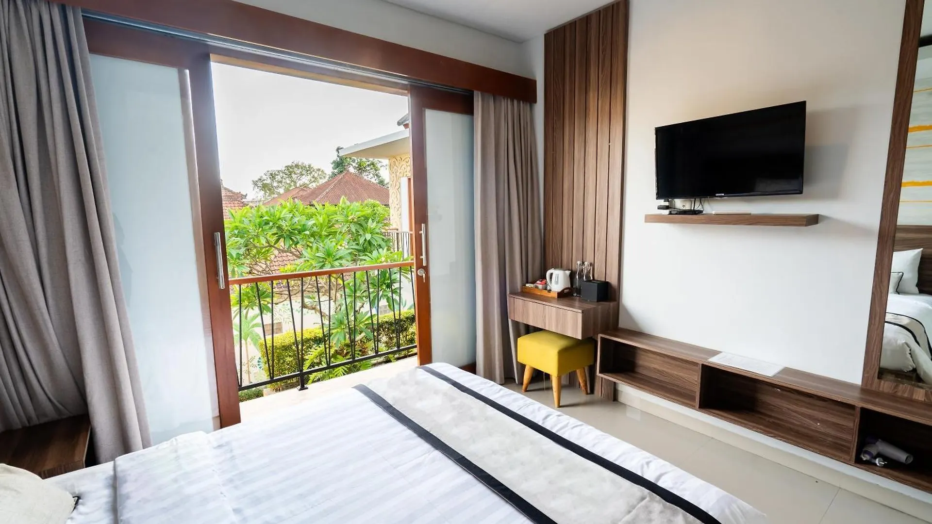 Mahesa Suites Seminyak Hotel