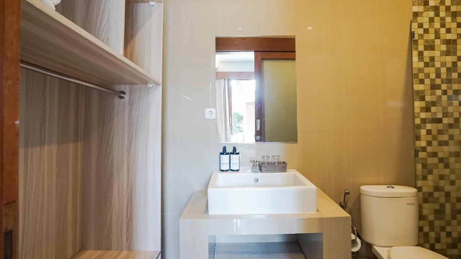Mahesa Suites Seminyak 3*,