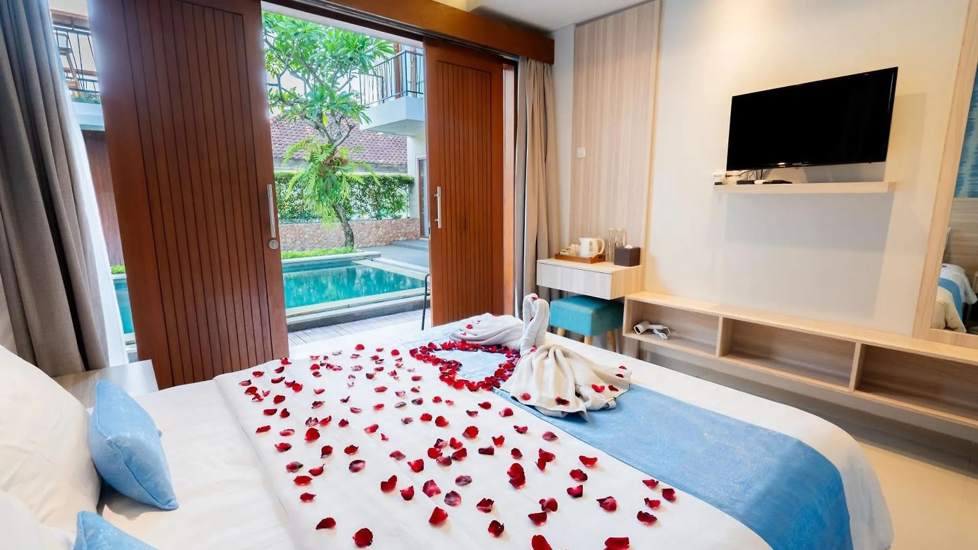 Mahesa Suites Seminyak Hotell